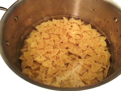 https://altonbrown.com/wp-content/uploads/2015/04/cold-water-pasta-method-500x375.jpg