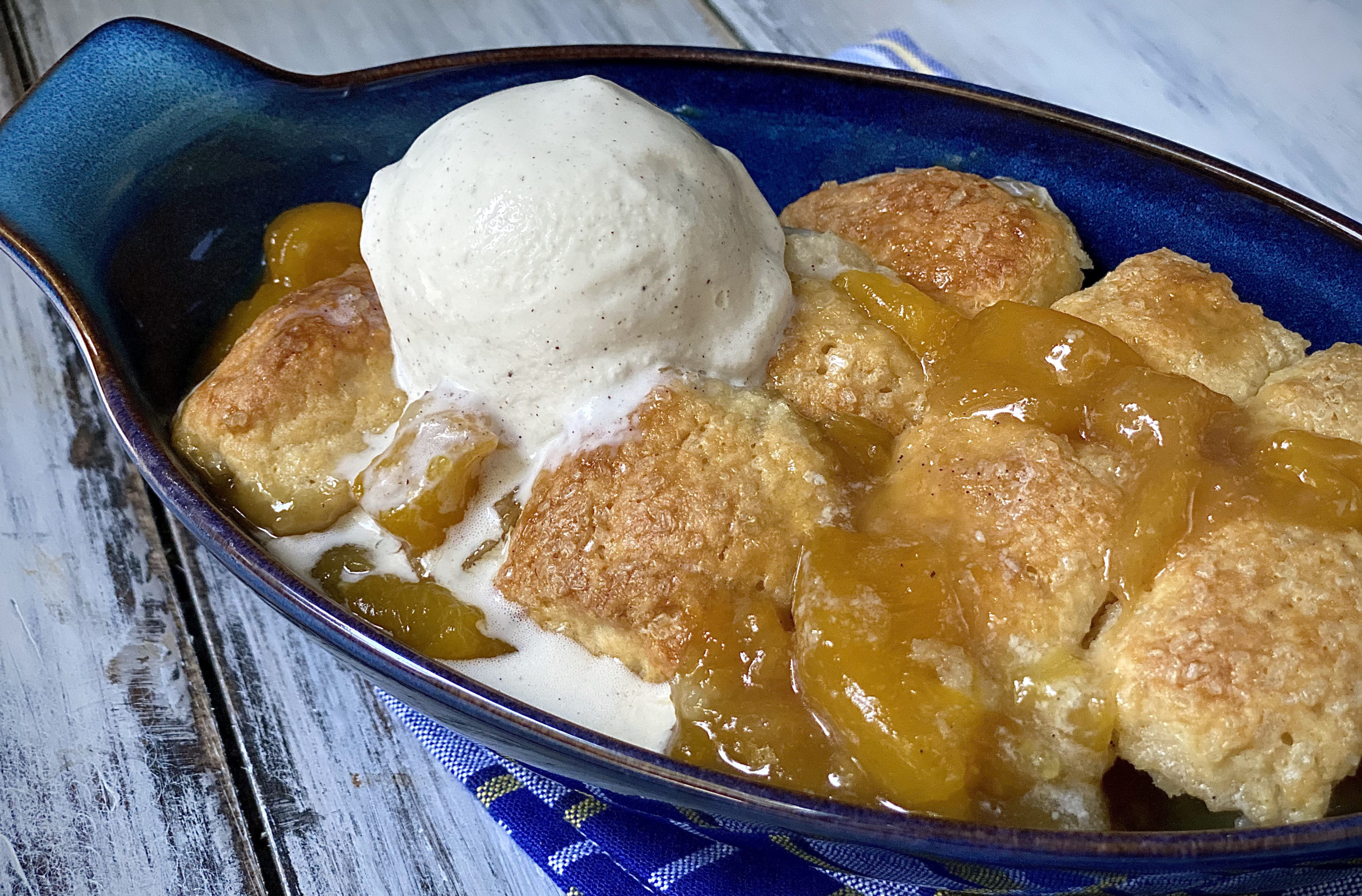 Slow Cooker Peach Cobbler